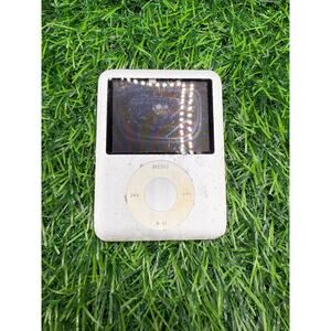 Apple iPod Nano 3rd Generation 4GB Silver
